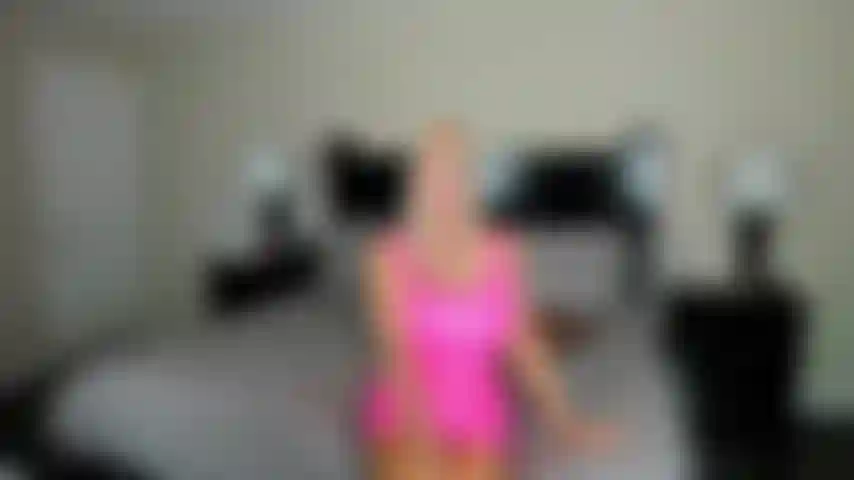 Matura, scopami, la bambola vede il cazzo per la prima volta.