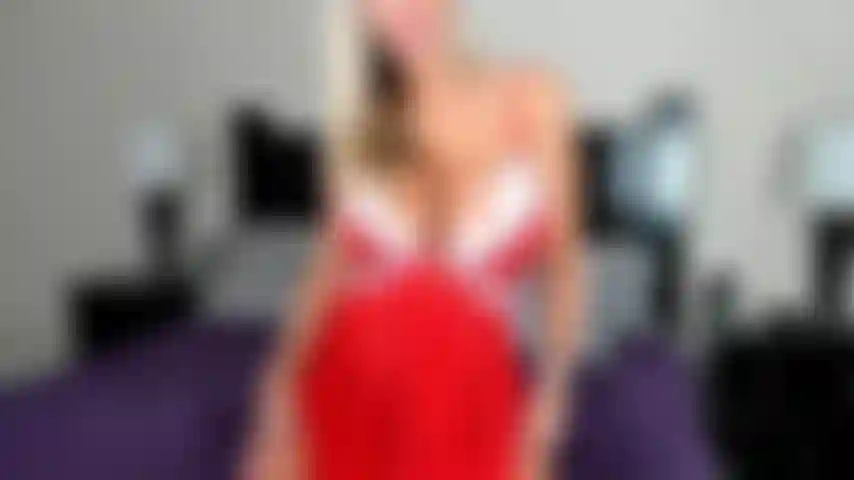 Le tette oliate fanno il conto alla rovescia.