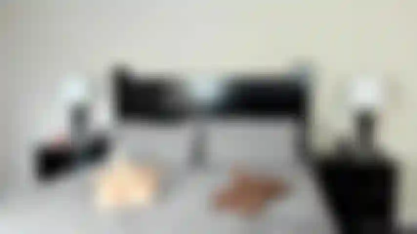 Il gioco di ruolo in viaggio d'affari finisce per fottere un collega (da solo).