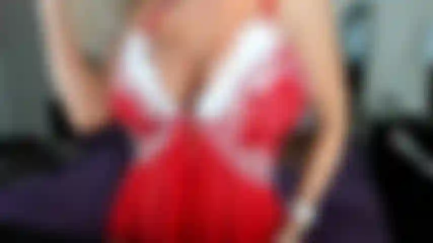 Pompino sciatto senza top, gola profonda e conto alla rovescia.