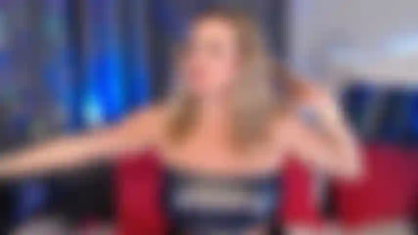 La matrigna sorprende il figliastro con le sue mutandine rubate. Lei lo punisce con l'umiliazione.