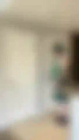 🍀Indovinate chi ha trovato il vero vaso d'oro alla fine dell'arcobaleno???🍀 Questo birichino folletto è inciampato fino alla mia porta e ha scoperto la vostra milf bionda formosa preferita che indossava nient'altro che un abito arcobaleno aderente che abbraccia perfettamente le mie grandi tette naturali. 🌈Ha supplicato tre desideri, ma sapevo che voleva solo avere un cazzo di colpo di fortuna con questa bomba bionda — ho sollevato il suo kilt e ho trovato il suo cazzo liscio e rasato sull'attenti per me, le sue pesanti palle che imploravano di essere svuotate. Mi sono inginocchiata immediatamente e ho adorato ogni centimetro di lui con la mia bocca bagnata, succhiandolo in profondità e con forza finché non è esploso su tutto il mio viso, coprendomi con il suo caldo sperma. Sto ancora sgocciolando e sono pronta per i suoi prossimi due desideri... Volete vedere dove lo porto dopo?