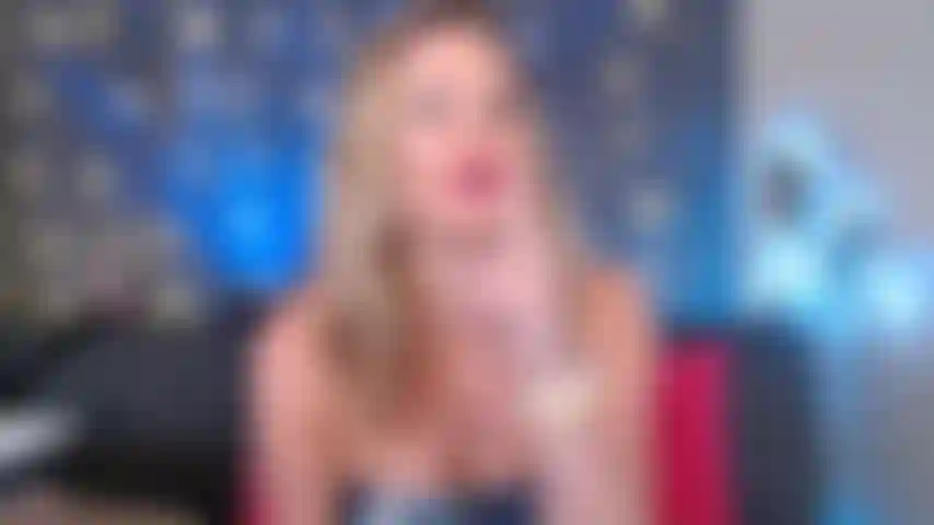 La matrigna sorprende il figliastro e gli fa mangiare la figa e il creampie.