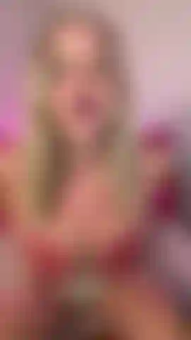 Guardami mentre succhio e scopi un dildo bbc.