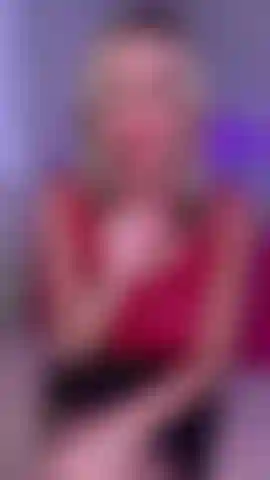 Ho incontrato questo ragazzo al supermercato nel corridoio delle banane. Aveva il rigonfiamento più grosso nei pantaloni, così l'ho portato a casa. Ho scopato questo sconosciuto davanti a mio marito cuck. Video solo cuck roleplay.