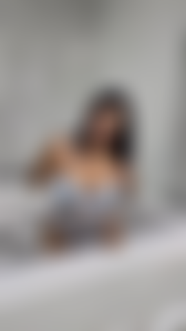 Ho delle tette sexy!! Ho delle tette enormi!!