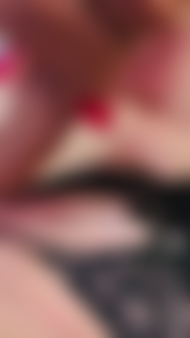 Sgorga sperma da un grosso cazzo nero.