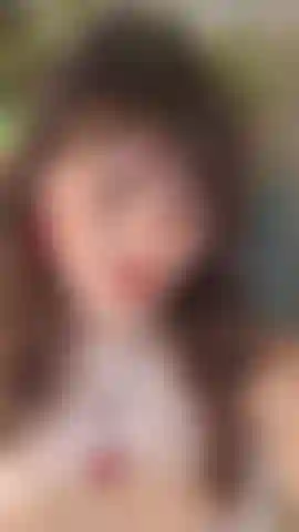 Provoco ed esploro il mio corpo quando sono arrapata (niente nudità).