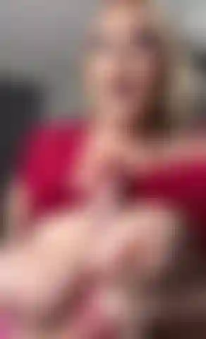 Con un cazzo enorme e una tetta fottuta.