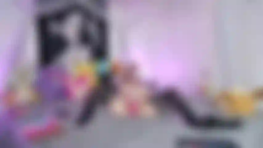 Uso il mio vibratore bbc e nora per venire forte!!