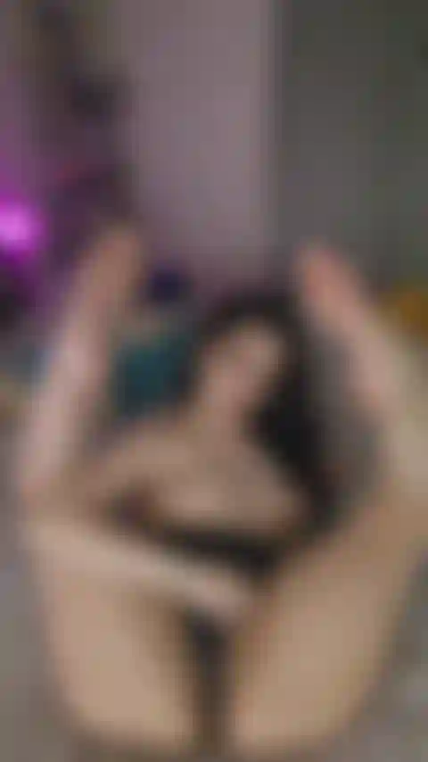 Gambe, piedi, figa, culo, tette!