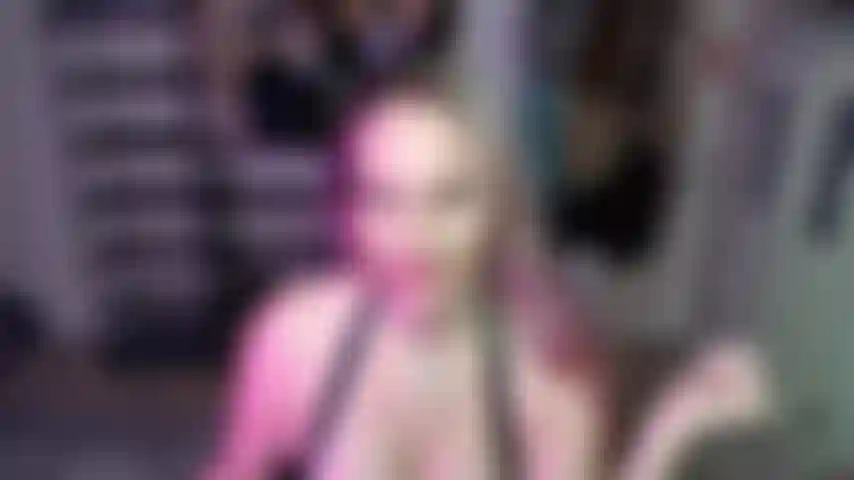 Adoro i miei piedi per bagnarmi la figa.