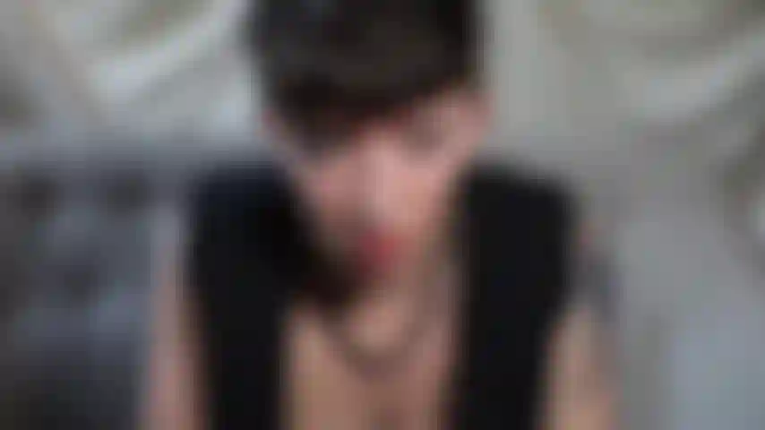 Succhiami il cazzo: cinturino trans sul degrado.