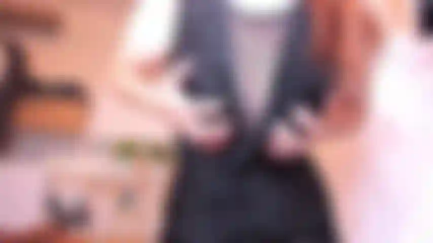 Un tubino nero completamente nudo stuzzica.