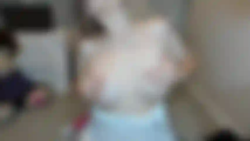 Mi sego incoraggiamento e la mia figa spalancata.