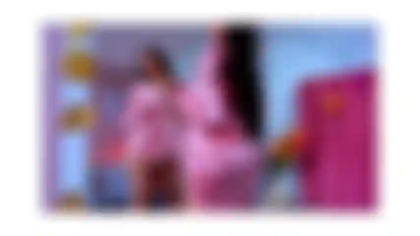 Spogliarello e pompino bagnato!