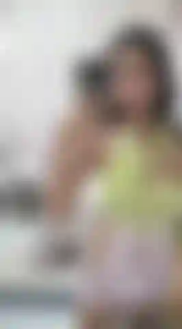 Guarda il mio seno grande, non metterlo in mezzo.