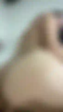 Che scopa mentre ti mostro il mio buco del culo.