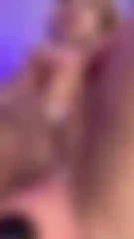 Che si scopa la sua deliziosa figa bagnata.