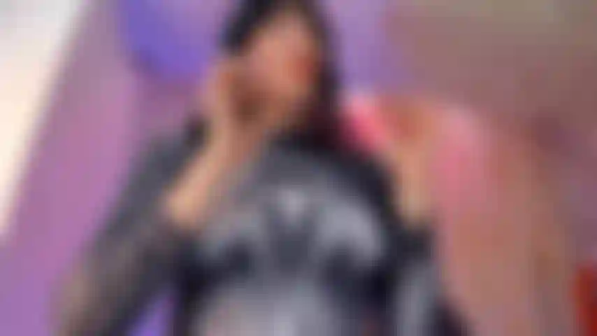 Black~spider che gioca con la sua figa bagnata / viola parr.