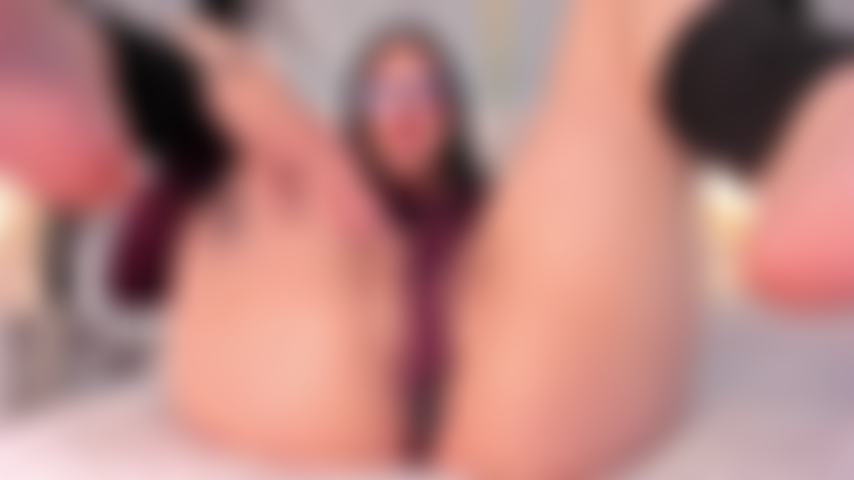 Alla mia figa rosa piace il cazzo.