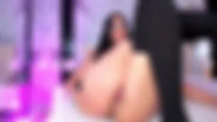 Voglio che tu mi riempia i due buchi dello sperma.