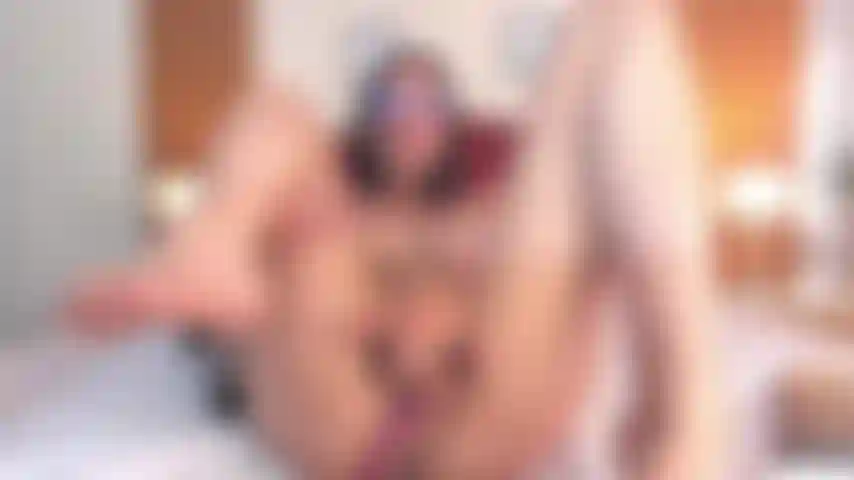 Le mie dita bagnate nella mia figa.