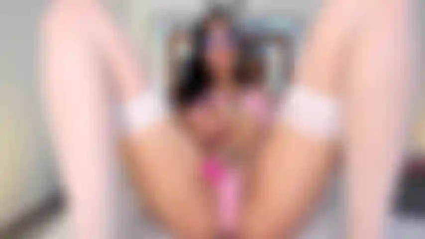 Ti piacciono i miei calzini e la mia figa?