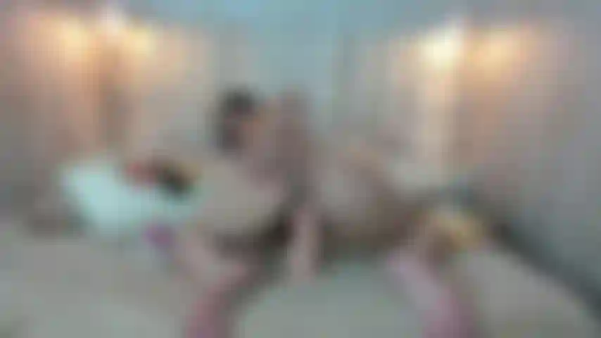 Cavalco il mio dildo (culo aperto).