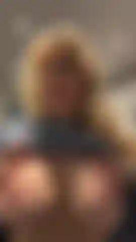 Le tette rimbalzano al rallentatore.