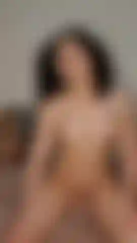 Cavalca un dildo gigante: guardami mentre cavalco il mio dildo extra spesso da 10 pollici in ogni posizione (cowgirl, cowgirl al contrario e missionaria). Ho anche uno specchio dietro di me così puoi vedere il mio culo e le mie tette lo stesso tempo!