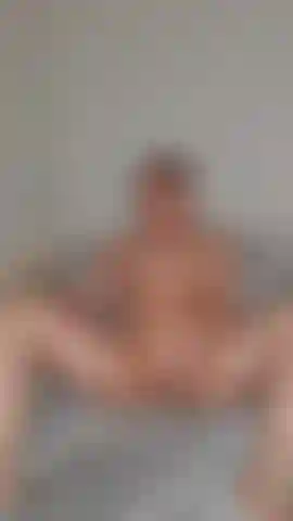 Dp con dita e giocattoli.