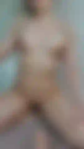 Guardami mentre mi ungo e uso la mia fottuta macchina finché non faccio un gran pasticcio cremoso!