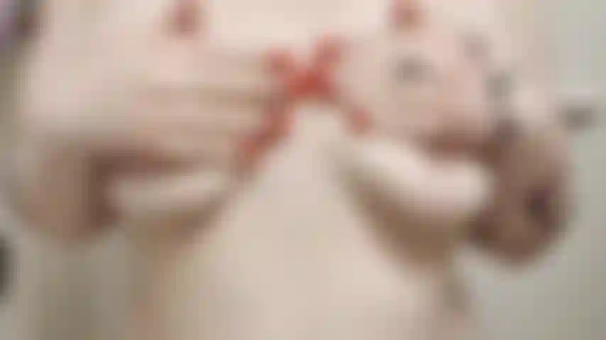 Insaponando queste enormi tette naturali per te... Tutta bagnata sotto la doccia xxx.