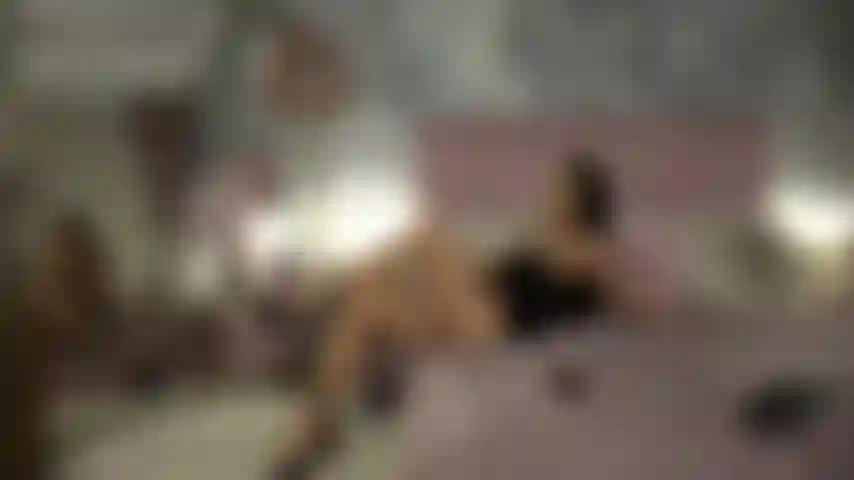 Ti sto prendendo in giro con le mie gambe lunghe, ti faccio esplodere sopra di loro.