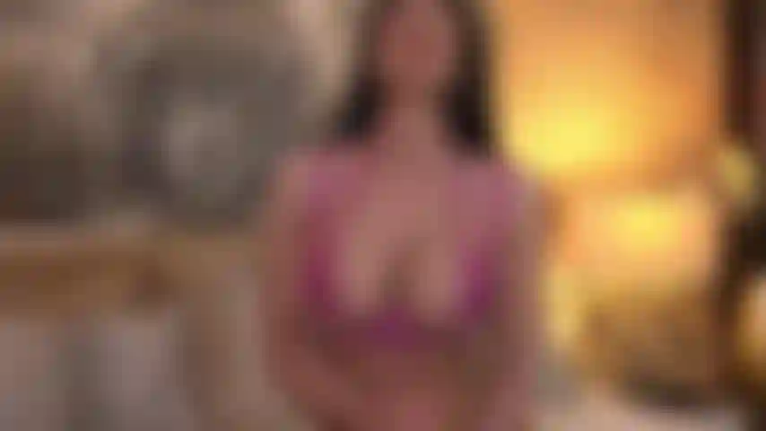 La sega più bagnata e sciatta è la ricompensa che riceverai, lascia che mi prenda cura del tuo cazzo duro mentre i miei grossi seni ti rimbalzeranno in faccia!