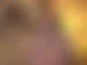 Far gola profonda al tuo cazzo succoso e ostentare il mio seno in faccia sono i tuoi punti più deboli, portandoti al nono paradiso!