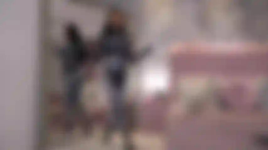 La studentessa geek non può resistere alla donna ragno.