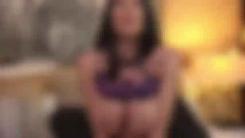 Rischio il tuo lavoro per me, mi masturbo al lavoro ipnotizzato dal mio enorme seno!