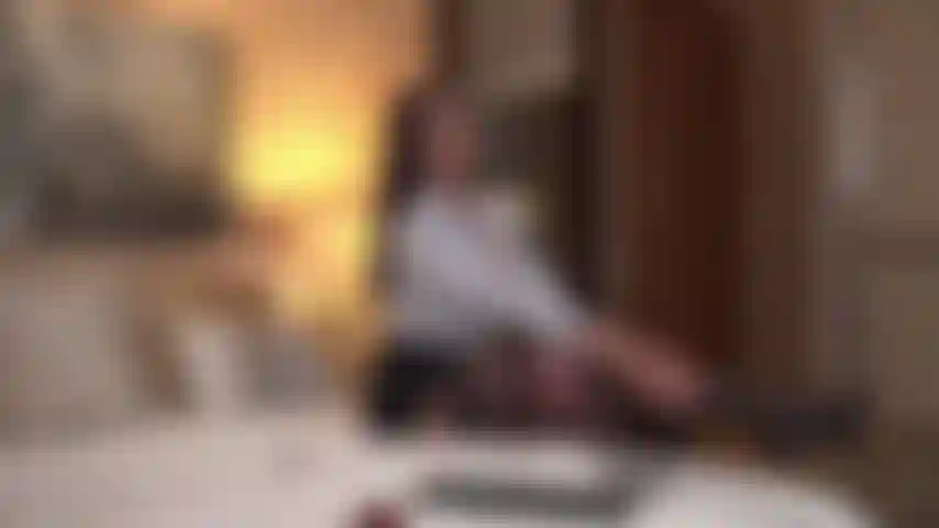 Eccitata e dipendente dalla tua segretaria, non sarai più in grado di domare il tuo cazzo duro!