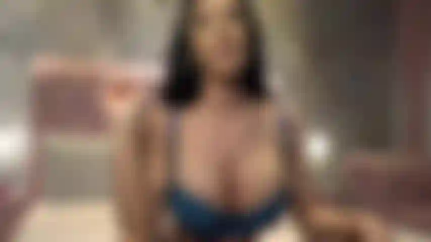 I miei sexy tacchi alti ti hanno ipnotizzata e ti hanno trasformata in una drogata di tacchi alti che vuole la bocca piena!