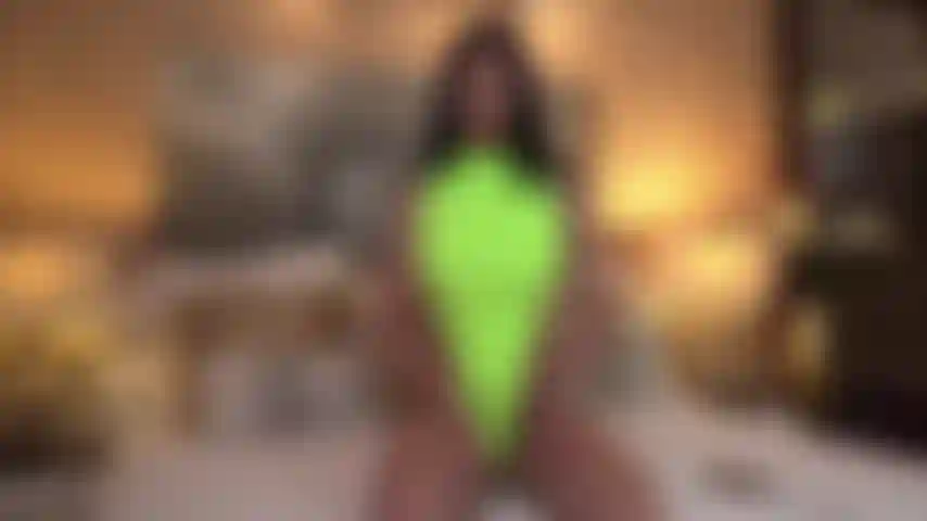 Assaggiandomi su tutto il corpo e poi facendoti venire in pochi secondi una volta che sentirai la mia lingua dopo tanto tempo che mi manchi!