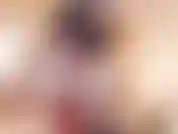 Una ragazza scozzese che mostra i suoi enormi seni.