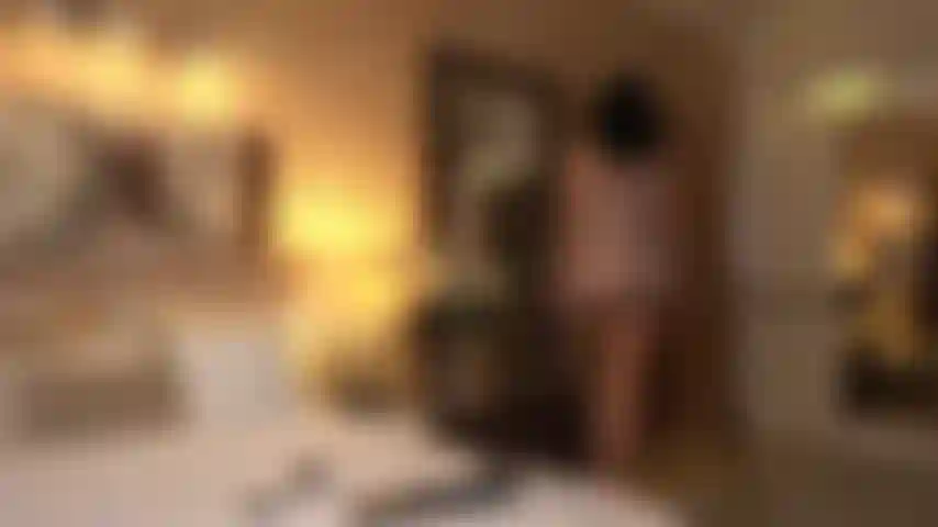 Sei così dipendente dalla tua dea che per lei caccerai di casa anche la tua brutta moglie!