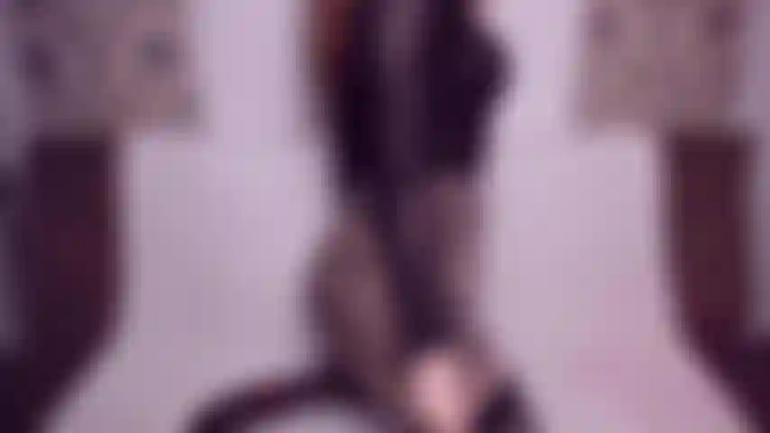 Che sculaccia il mio pallido bottino.