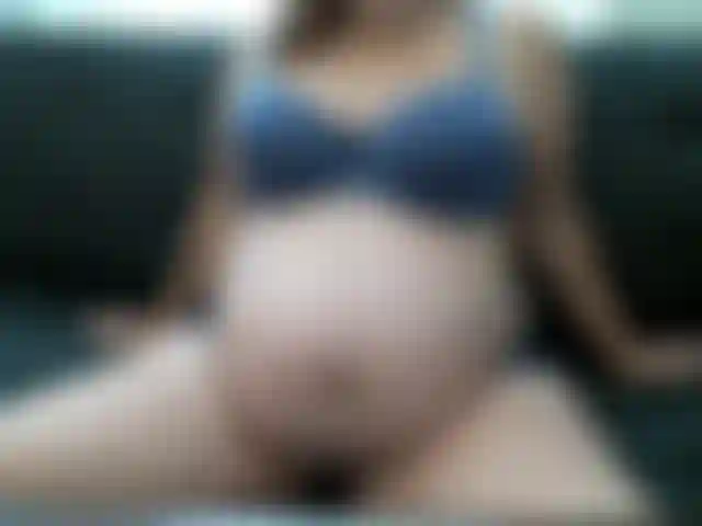 Kim è incinta ed è così grande! Rilassati per 10 minuti tutta per te e divertiti. Niente audio questa volta, ma li caricherò molto presto!