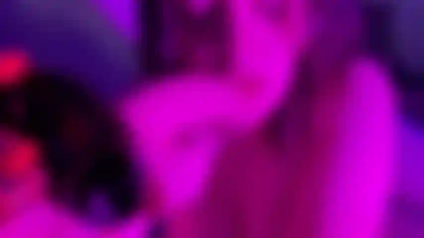 Mi viene in bocca mentre ingoio il tuo cazzo, molto disordinato.