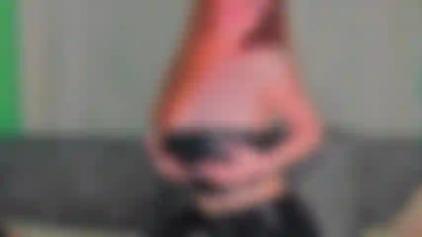 Che adora i vestiti in lattice (fetish).