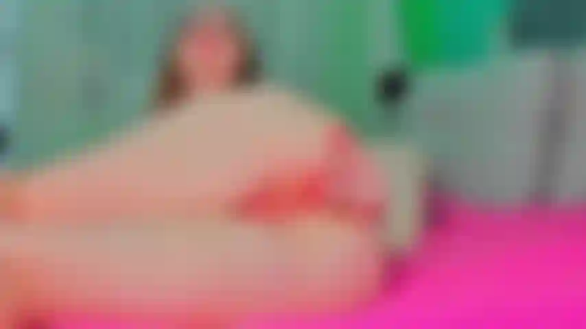 Mi scopo la figa con un grosso dildo nero in posa laterale.