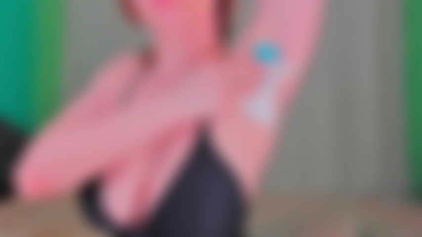 Feticista delle ascelle con deodorante.